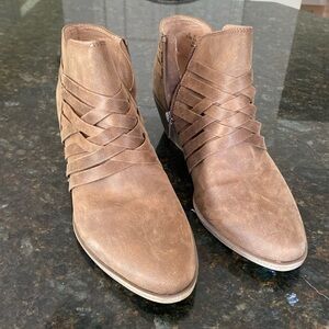 Life Stride Women’s Prairie Boot Brown Suede 8.5- never worn